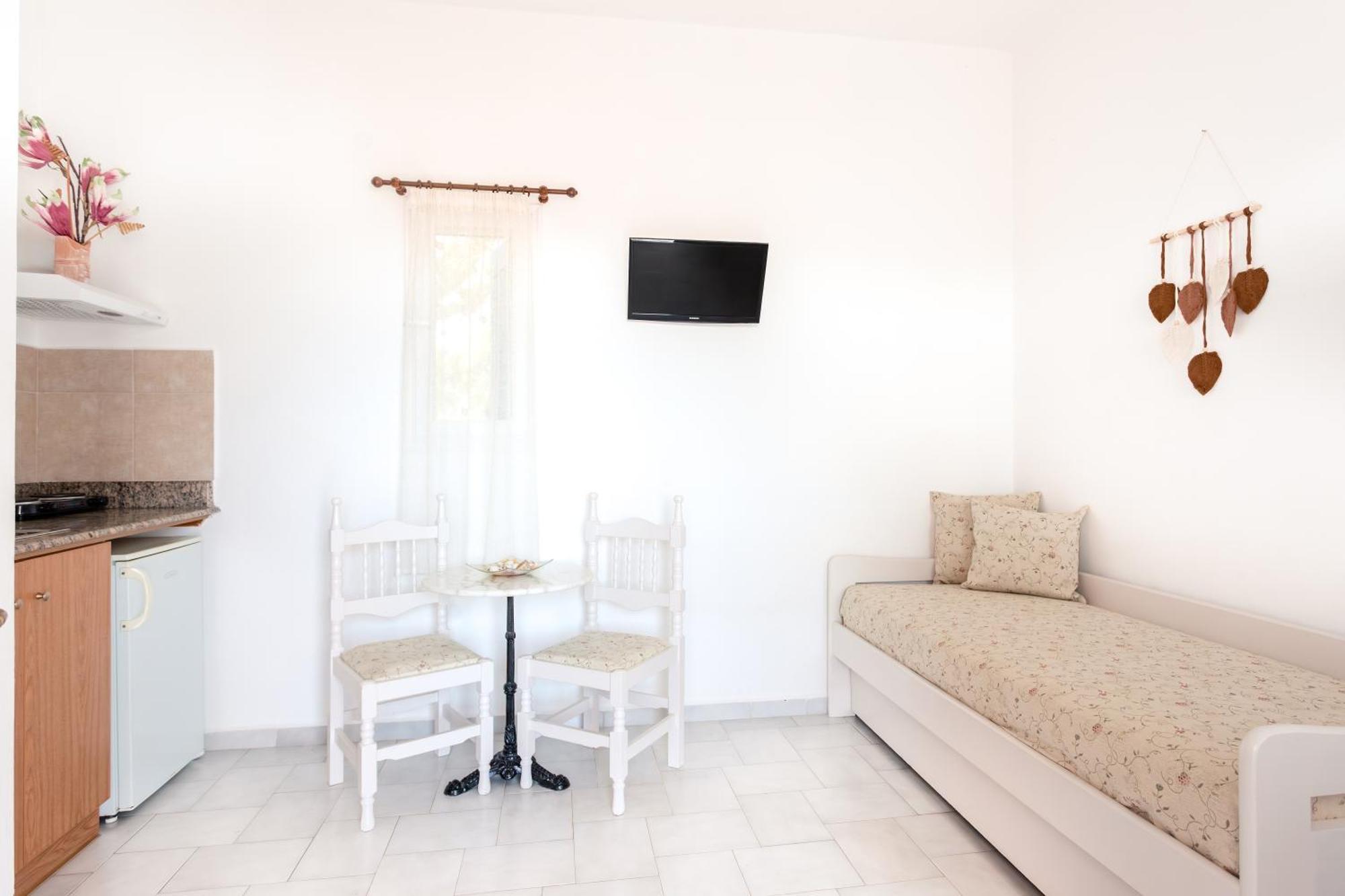 Dora'S Studios & Apartments Mégas Yialós-Nítes Екстериор снимка